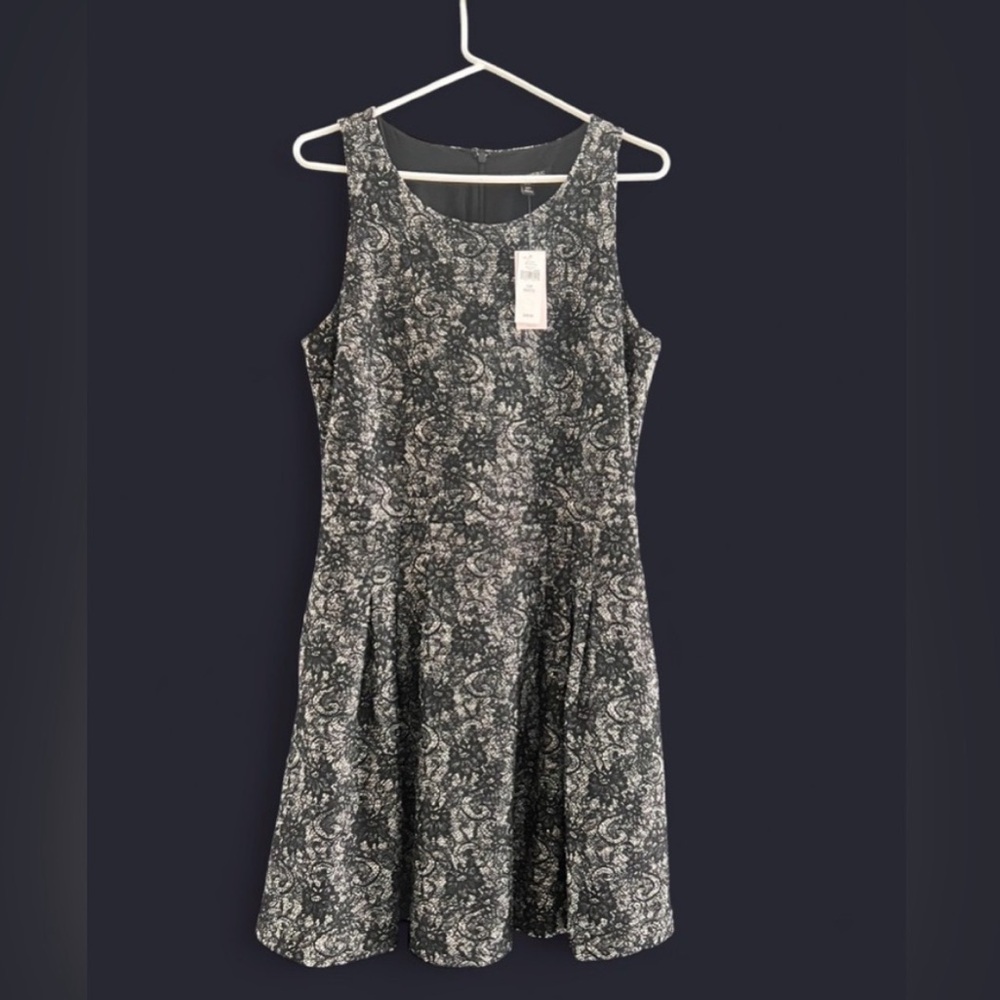 NWT Banana Republic Black Lace Floral
Cinched Waist Dress size 10 Petite